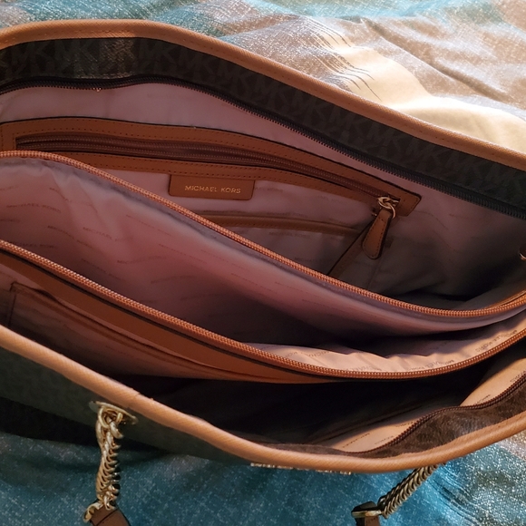 Michael Kors purse - Picture 2 of 3